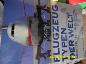 gebrauchtes Buch – Enzyklopädie – Flugzeugtypen der Welt  Modelle, Technik, Daten Die Enzyklopädie für alle Fans.  unentbehrliches Nachschlagwerkfür alle Flugzeugbegeisterten über 2500 Flugzeuge,mehr als 3500 Farb- und s/w Aufnahmen,700 Farbillustrationen und 300 dreidimensionale...