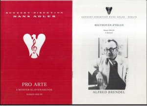 Konvolut mit 2 Programmzetteln: Alfred Brendel in der Berliner Philharmonie 1983 und 1992. - Pro Arte. - Mit Werken von Beethoven. -