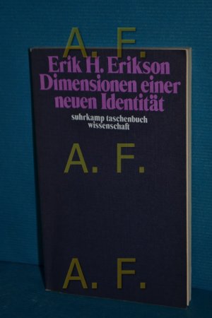 gebrauchtes Buch – Erikson, Erik H – Dimensionen einer neuen Identität. Aus d. Amerikan. von Friedhelm Herborth / suhrkamp-taschenbücher wissenschaft , 100