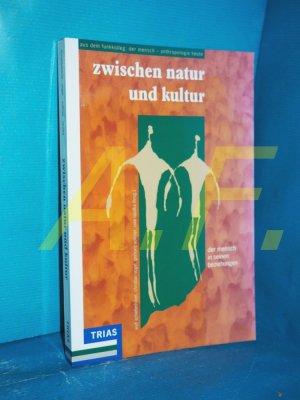 gebrauchtes Buch – Schiefenhövel, Wulf  – Zwischen Natur und Kultur : der Mensch in seinen Beziehungen , Beiträge aus dem Funkkolleg "Der Mensch - Anthropologie heute" Wulf Schiefenhövel ... (Hrsg.)