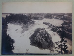 Norwegen. 28 Original Fotografien, Albumin-Abzüge (Albumen prints) 16 x 22 cm mont. auf Karton (31 x 39 cm). + 3 Panoramen: Molde, 3-teilig, 16 x 66 cm […]