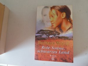 gebrauchtes Buch – Barbara Wood – Rote Sonne, schwarzes Land. Roman. TB