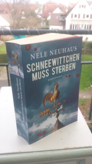 gebrauchtes Buch – Nele Neuhaus – Schneewittchen muss sterben