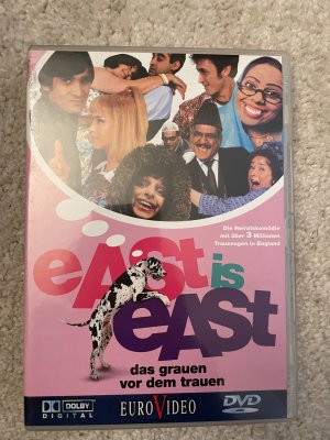 East Is East - Das Grauen vor dem Trauen