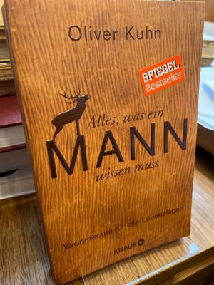 gebrauchtes Buch – Oliver Kuhn – Alles, was ein Mann wissen muss. Vademecum für alle Lebenslagen.