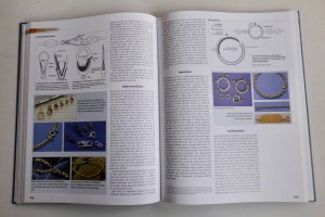 gebrauchtes Buch – Technisch-wissenschaftliche Grundlagen des Goldschmiedens - Teil 3: Spezielle Techniken der Herstellung von Schmuck und Gerät   (L11)