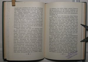 antiquarisches Buch – 1.] Yang, Dschou [Zhou / Chou, 1908 - 1989] - [2.] Mao Tse-Tung  – 1.] Die neue Volksliteratur. Bericht des zweiten Vorsitzenden Dschou Yang über die literarische Bewegung in den befreiten Gebieten erstattet auf der allchinesischen Konferenz der Schriftsteller und Künstler im Juli 1949.  [u. beigebunden 2.] Reden auf der