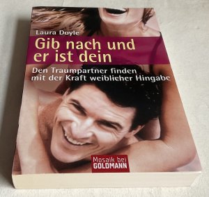 gebrauchtes Buch – Laura Doyle – Gib nach und er ist dein - Den Traumpartner finden mit der Kraft weiblicher Hingabe