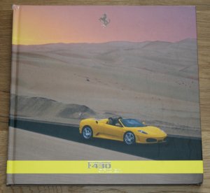 gebrauchtes Buch – F430 Spider. Zweisprachig. Englisch + Italienisch.