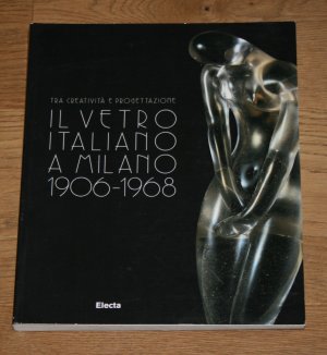 Tra creatività e progettazione. Il Vetro Italiano a Milano 1906-1968. [Catalogo della mostra (Milano, 28 ottobre 1998-10 gennaio 1999)]