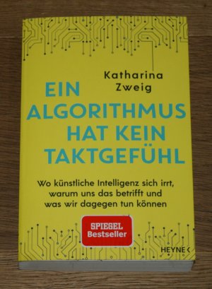 gebrauchtes Buch – Zweig, Katharina A – Ein Algorithmus hat kein Taktgefühl. Wo künstliche Intelligenz sich irrt, warum uns das betrifft und was wir dagegen tun können.