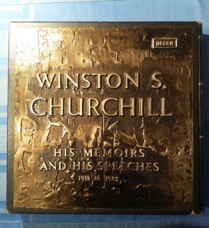 antiquarisches Buch – Churchill, Winston und Arthur Bryant – Winston S. Churchill . His Memoirs and His Speeches, 1918 to 1945. (12 Schallplatten + 1 Broschur)