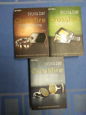 gebrauchtes Buch – Sylvia Day – Crossfire. Band 1- 3 (Konvolut von 3 Bänden) Band 1: Versuchung;  Band 2: Offenbarung; Band 3, Erfüllung. Aus dem Amerikan. übers. von Eva Malsch, Nicole Hölsken. Heyne 54558, 54559, 54560.