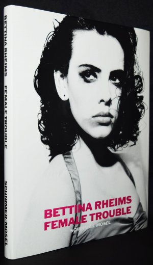 gebrauchtes Buch – Bettina Rheims – Female trouble., (Mit einem Vorwort von Catherine Deneuve).