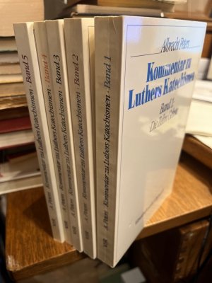 Kommentar zu Luthers Katechismen. 5 Bände (komplett). Mit Beiträgen von Frieder Schulz und Rudolf Keller. Herausgegeben von Gottfried Seebass