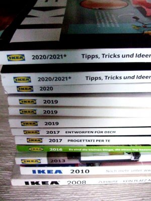 13 Ikea-Kataloge 2008 - 2021 Deutschland Schweiz plus Sonderhefte & Stoffproben