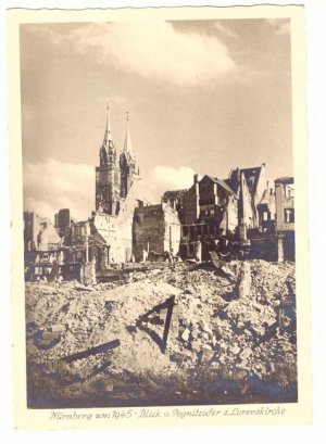 antiquarisches Buch – Ansichtskarte AK Nürnberg um 1945. Blick vom Pegnitzufer zur Lorenzkirche (Kriegszerstörung)