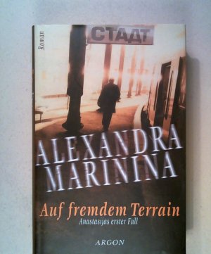 gebrauchtes Buch – Marinina, Alexandra und Marina Alexejeva – Auf fremdem Terrain