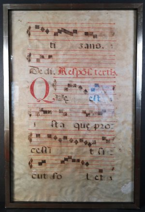 Zwei grosse Antiphonale Pergamente um 1520, gerahmt. In inventione sanctae crucis.