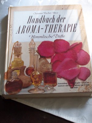 Handbuch der Aroma-Therapie - Himmlische Düfte - Anwendung wohlriechender Pflanzenessenzen und ihre Wirkung auf Körper und Seele - Illustrationen von […]