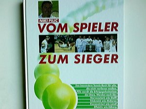 gebrauchtes Buch – Pilic, Niki und Robert Lübenoff – Vom Spieler zum Sieger : das besondere Tennisbuch für alle, die nicht verlieren wollen. Niki Pilic. [Konzept u. Text: Robert Lübenoff u. RCF-Agentur. Übers.: Djordje Balasevic]