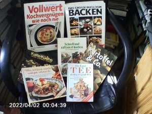 Die Kunst, Tee richtig zu geniessen und Konvolut 6 Kochbücher