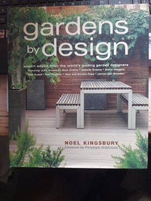 gebrauchtes Buch – Noel Kingsbury – gardens by design. expert advice from the world's leading garden designers