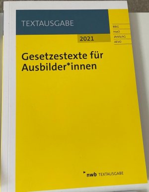 gebrauchtes Buch – Prüfungsbücher: Handelsfachwirt (146y)