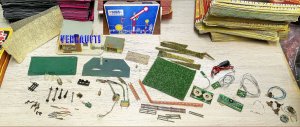 gebrauchtes Spiel – DDR – Modelleisenbahn-Bastelmaterial, Ersatzteile, H0 u.a., auch einzeln möglich VB