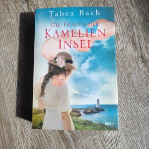 gebrauchtes Buch – Tabea Bach – Die Frauen der Kamelien-Insel - Roman