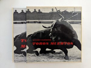 LUCIEN CLERGUE * TOROS MUERTOS. Reihe "Panoramas Forces Vives". Die Aufnahmen machte Lucien Clergue in den Jahren 1955-1962 in den Arenen von Nimes, Arles […]