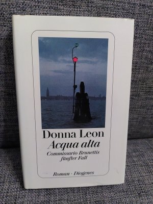 gebrauchtes Buch – Donna Leon – Acqua alta