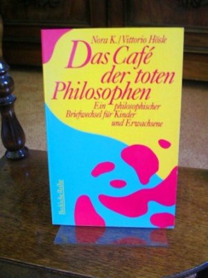 gebrauchtes Buch – K., Nora und Vittorio Hösle – Das Cafe der toten Philosophen. Ein philosophischer Briefwechsel für Kinder und Erwachsene.