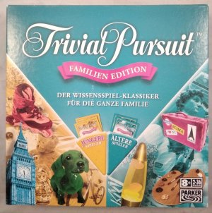 gebrauchtes Spiel – PARKER 100673013100: Trivial Pursuit - Familien Edition [Brettspiel]. 2400 Fragen und Antworten. Achtung! Nicht geeignet für Kinder unter 3 Jahren. Enthält verschluckbare Kleinteile!