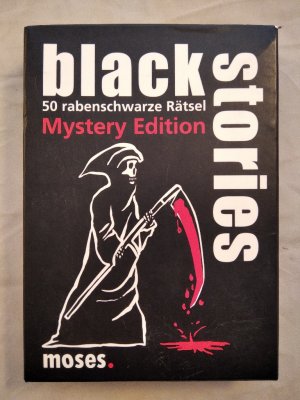 gebrauchtes Spiel – Bösch, Holger und Bernhard Skopnik – Black stories Mystery Edition - 50 rabenschwarze Rätsel [Krimi-Kartenspiel]. Achtung: Nicht geeignet für Kinder unter 3 Jahren.