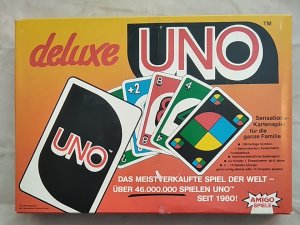 AMIGO 3001: UNO deluxe [Familienspiel]. Achtung: Nicht geeignet für Kinder unter 3 Jahren.