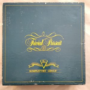 gebrauchtes Spiel – PARKER 730003: Trivial Pursuit - 2. Edition, Komplettset GENUS Edition [Wissensspiel]. Achtung: Nicht geeignet für Kinder unter 3 Jahren.