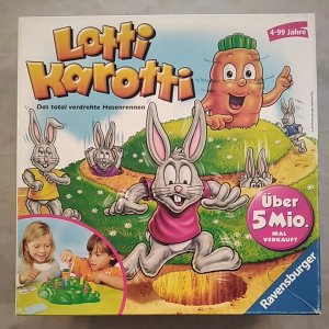 gebrauchtes Spiel – Kinetic und Ian Steven – Lotti Karotti: Das total verdrehte Hasenrennen (48 Spielkarten)[Kinderspiel]. Achtung: Nicht geeignet für Kinder unter 3 Jahren.