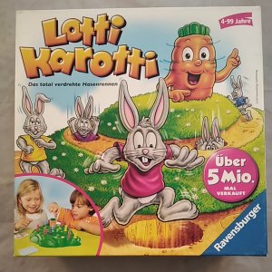 gebrauchtes Spiel – Kinetic und Ian Steven – Lotti Karotti: Das total verdrehte Hasenrennen (48 Spielkarten)[Kinderspiel]. Achtung: Nicht geeignet für Kinder unter 3 Jahren.