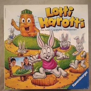 gebrauchtes Spiel – Kinetic und Ian Steven – Lotti Karotti: Das total verdrehte Hasenrennen (ältere Version mit 24 Spielkarten)[Kinderspiel]. Achtung: Nicht geeignet für Kinder unter 3 Jahren.