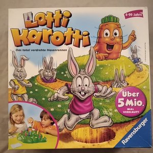 gebrauchtes Spiel – Kinetic und Ian Steven – Lotti Karotti: Das total verdrehte Hasenrennen (48 Spielkarten)[Kinderspiel]. Achtung: Nicht geeignet für Kinder unter 3 Jahren.