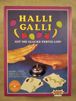 gebrauchtes Spiel – Shafir, Haim und Oliver Freudenreich – HALLI GALLI - Auf die Glocke - fertig - los! (ältere Version - lila Karton)[Reaktionsspiel]. Achtung: Nicht geeignet für Kinder unter 3 Jahren.