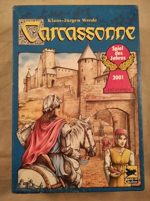 gebrauchtes Spiel – Klaus-Jürgen Wrede – Carcassonne (ältere Version mit alter Grafik auf Plättchen) [Legespiel]. Spiel des Jahres 2001. Achtung: Nicht geeignet für Kinder unter 3 Jahren.