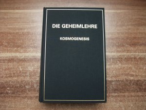 gebrauchtes Buch – Blavatsky, H. P – Die Geheimlehre: Die Vereinigung von Wissenschaft, Religion und Philosophie. Band I: Kosmogenesis - Kosmische Evolution und Entwicklung der Symbolik. Band II: Anthropogenesis - Zwölf Strophen aus dem Buche des Dzyan und die archaische Symbolik der Weltregionen Zusätze. Band III: Esoterik. Band IV: Indexband. NACHDRUCK, 4 Bände.