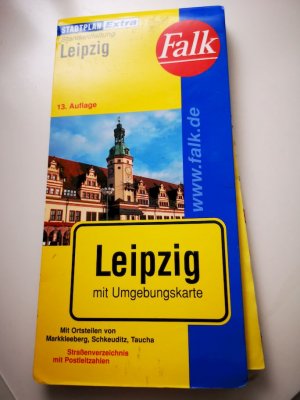 gebrauchtes Buch – Falk Stadtplan Extra Standardfaltung Leipzig: Mit Umgebungskarte. Mit Ortsteilen von Markkleeberg, Schkeuditz, Taucha. Straßenverzeichnis mit Postleitzahlen. Standardfaltung