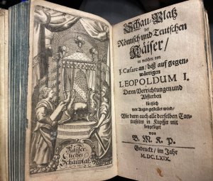 Schau-Platz der Römisch- und Teutschen Käiser : in welchen von J. Caesare an/ biß auf gegenwärtigen Leopoldum I. Deren Verrichtungen und Absterben kürtzlich […]