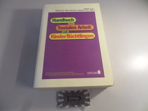 gebrauchtes Buch – Handbuch der Sozialen Arbeit mit Kinderflüchtlingen. Woge e.V./Institut für Soziale Arbeit e.V. (Hg.).