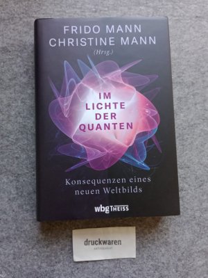 gebrauchtes Buch – Mann, Frido (Herausgeber) und Christine Mann  – Im Lichte der Quanten : Konsequenzen eines neuen Weltbilds.