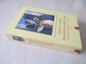 gebrauchtes Buch – Andrea Camilleri – Der Dieb der süßen Dinge - Commissario Montalbanos dritter Fall. Roman