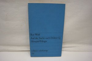 Auf der Suche nach Doktor Q. Eine Hörspiel-Trilogie. Auf Reihentitelblatt signiert von Ror Wolf, datiert auf den 6.6.1993.